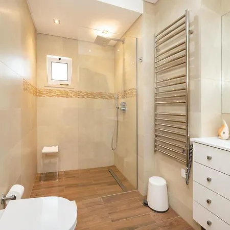 Willa Vale Do Garrao Sleeps 6 Pool Air Con Wifi